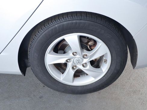 Used 2015 Hyundai Elantra SE FWD image 40