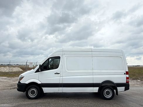 Used 2017 Mercedes-Benz Sprinter 2500 image 2