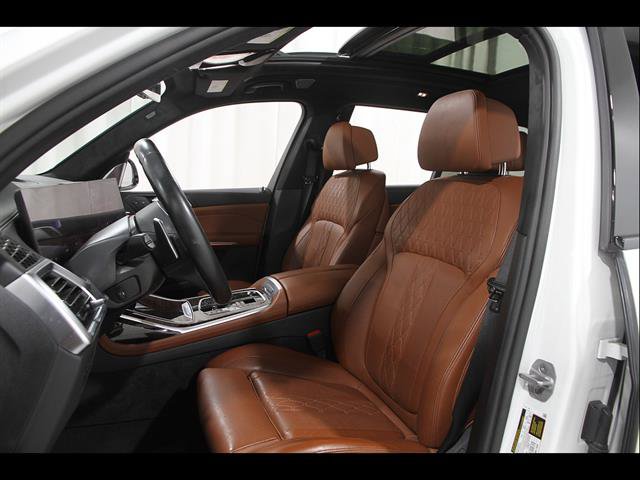Used 2025 BMW X7 M60i AWD/4WD image 5