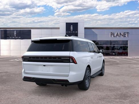 New 2026 Lincoln Navigator L Premier AWD/4WD image 8