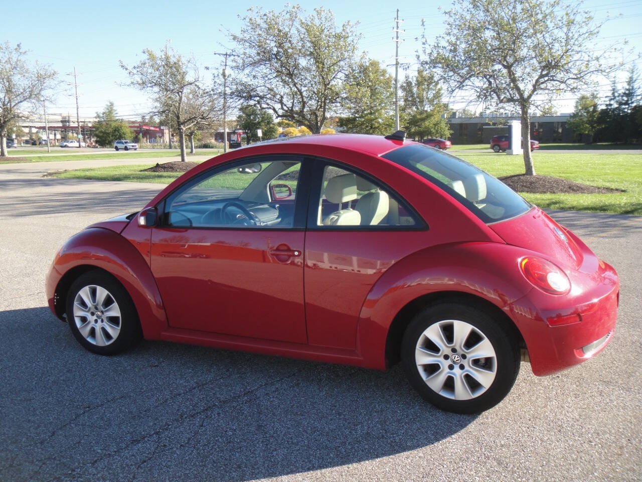 Used 2010 Volkswagen Beetle Red Rock FWD image 7