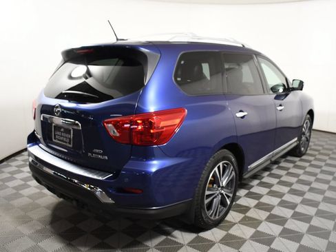 Used 2017 Nissan Pathfinder Platinum w/ Family Entertainment Package AWD/4WD image 6