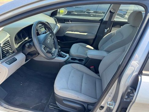 Used 2017 Hyundai Elantra SE image 7