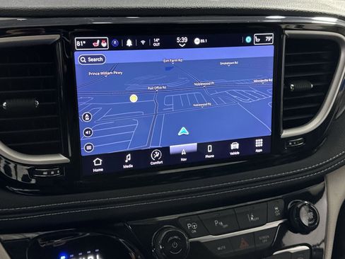 Used 2022 Chrysler Pacifica Touring-L w/ Uconnect Theater Family Group image 25