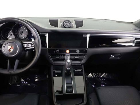 Used 2025 Porsche Macan image 41