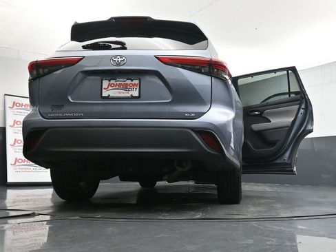 Used 2020 Toyota Highlander XLE image 43