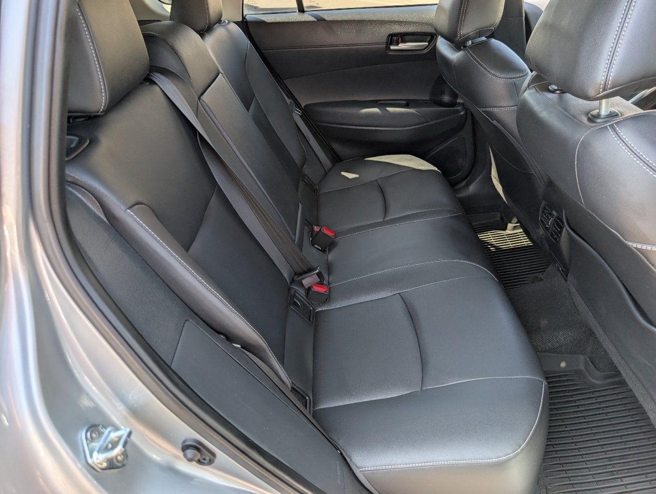 Used 2023 Toyota Corolla Cross XLE w/ Convenience Package FWD image 5