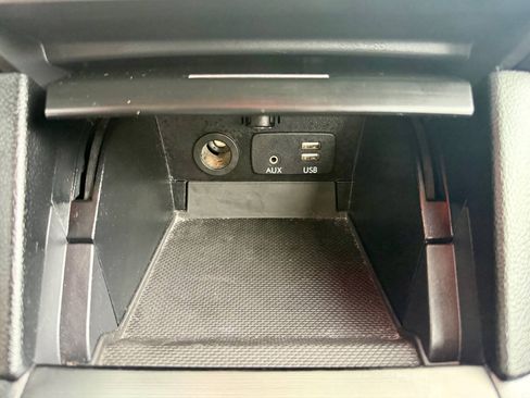 Used 2016 Subaru Legacy 2.5i Premium AWD/4WD image 41