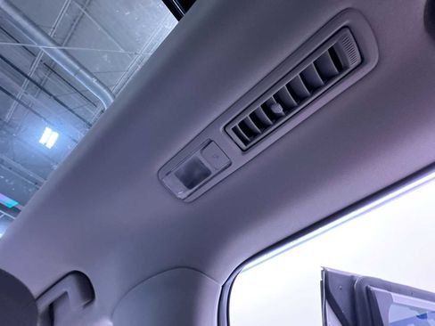 Used 2023 Toyota Highlander Platinum image 40