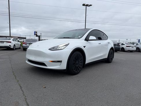 Used 2022 Tesla Model Y Long Range AWD/4WD image 3