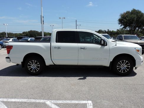 Used 2020 Nissan Titan SV w/ SV Convenience Package RWD image 4