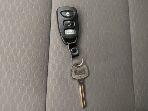 Used 2020 Hyundai Elantra SEL FWD image 32