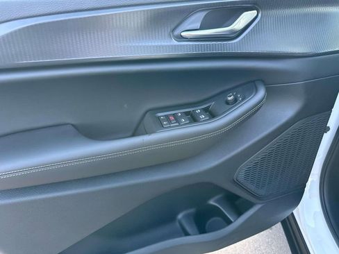 New 2025 Jeep Grand Cherokee Altitude RWD image 17