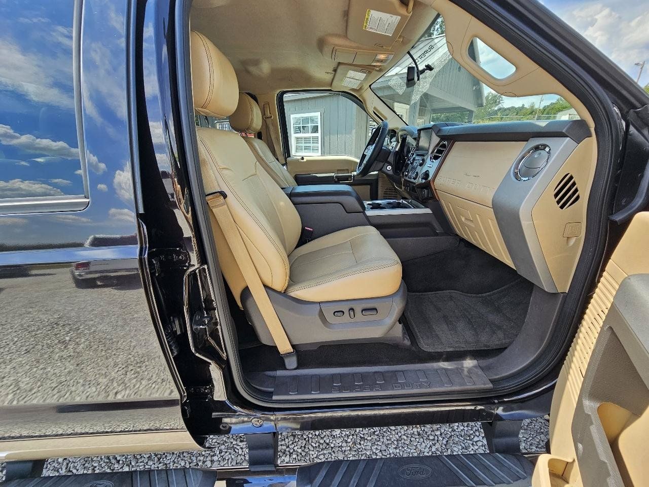 Used 2013 Ford F250 Lariat w/ Lariat Interior Pkg AWD/4WD image 32