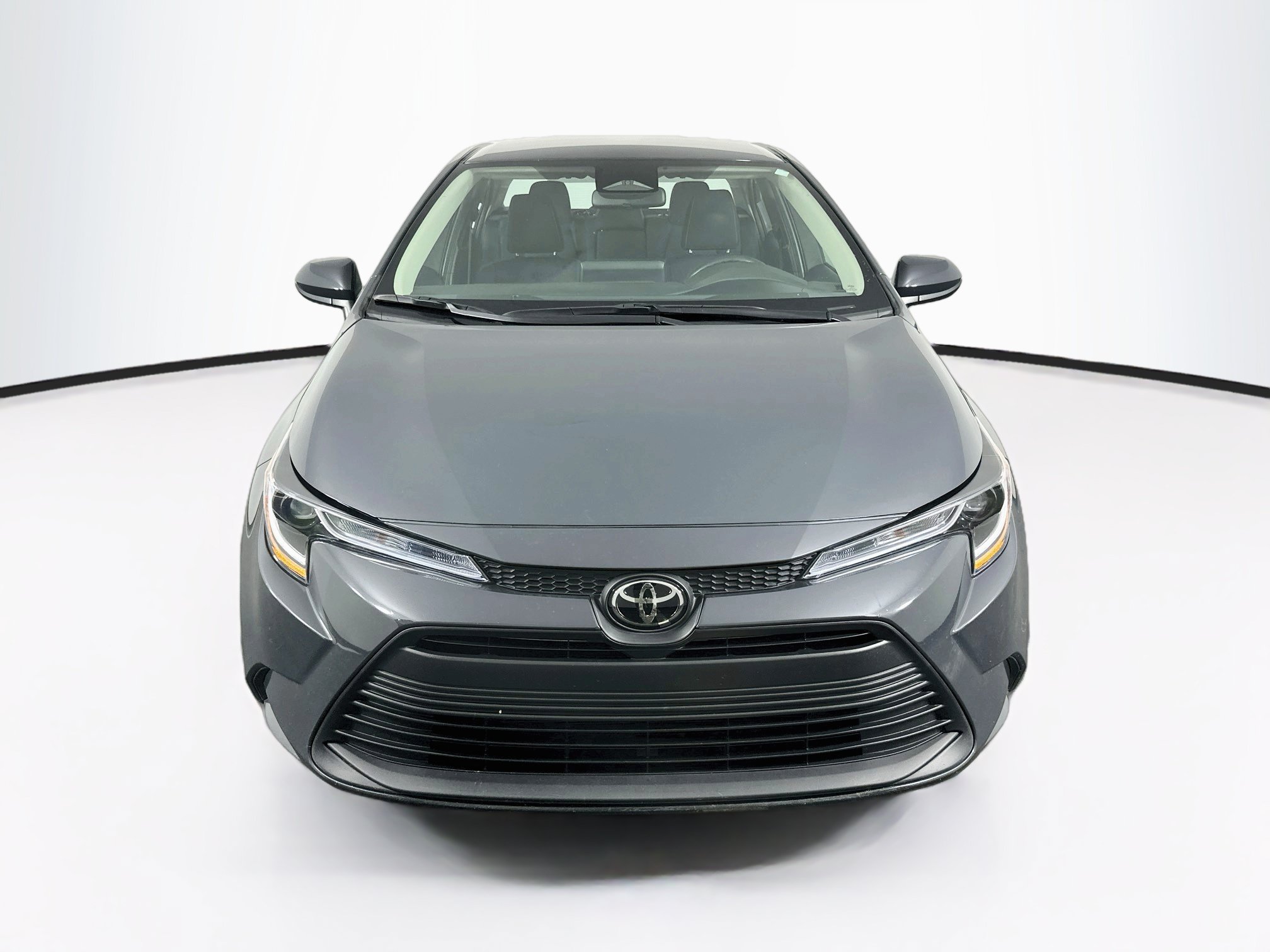 Used 2025 Toyota Corolla LE FWD image 2