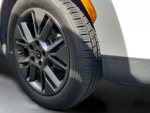 Used 2021 Kia Soul EX FWD image 9