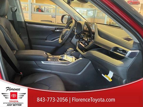 New 2026 Toyota Highlander Limited image 19