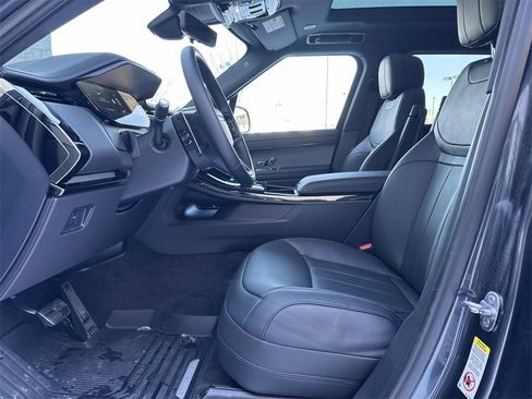 Used 2025 Land Rover Range Rover Sport Dynamic SE image 17