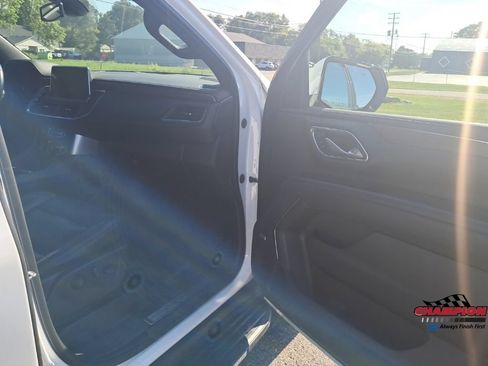 Used 2021 Chevrolet Suburban LT w/ LT Signature Plus Package AWD/4WD image 22