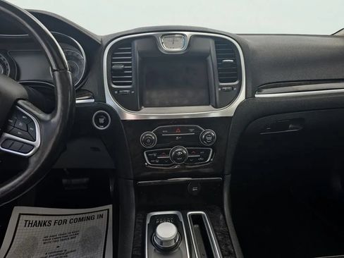 Used 2020 Chrysler 300 Limited RWD image 19