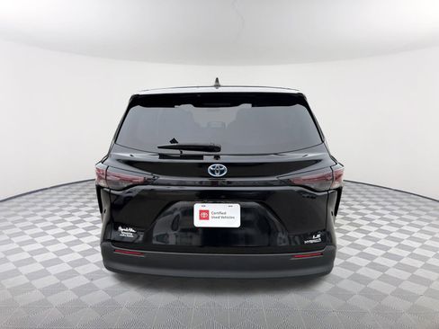 Certified 2024 Toyota Sienna LE image 15