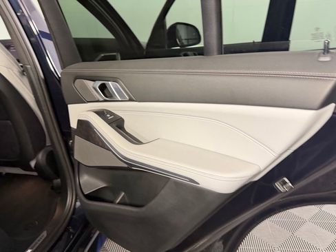 Used 2025 BMW X5 sDrive40i w/ M Sport Package image 30