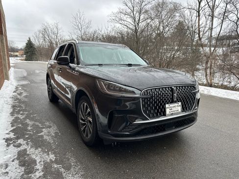 Used 2025 Lincoln Aviator Premiere image 9