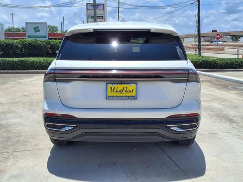 Used 2024 Lincoln Nautilus Premier AWD/4WD image 5