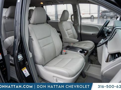 Used 2015 Toyota Sienna XLE w/ XLE Navigation Package image 30