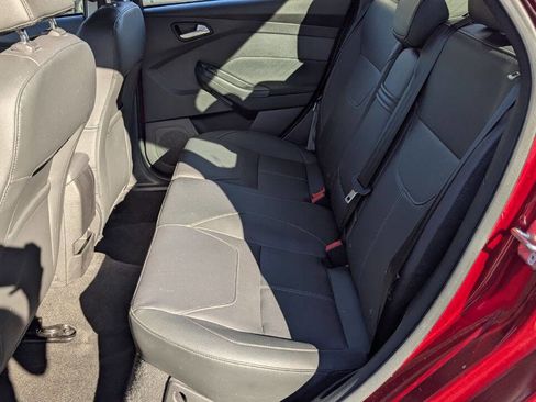 Used 2015 Ford Focus SE w/ Equipment Group 201A FWD image 29