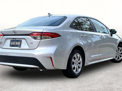 Used 2021 Toyota Corolla LE FWD image 2