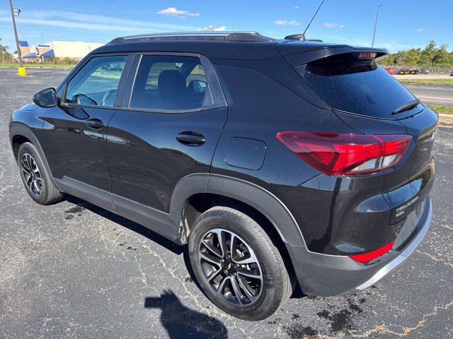 Used 2025 Chevrolet TrailBlazer LT AWD/4WD image 6