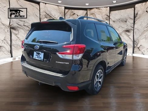 Used 2019 Subaru Forester Premium AWD/4WD image 5