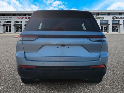 New 2025 Jeep Grand Cherokee Altitude image 7