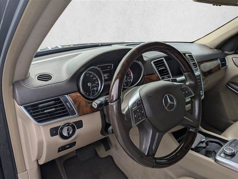 Used 2016 Mercedes-Benz GL 550 4MATIC image 12