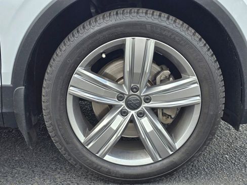Used 2018 Volkswagen Tiguan SEL Premium w/ 3rd Row Seat Package AWD/4WD image 9