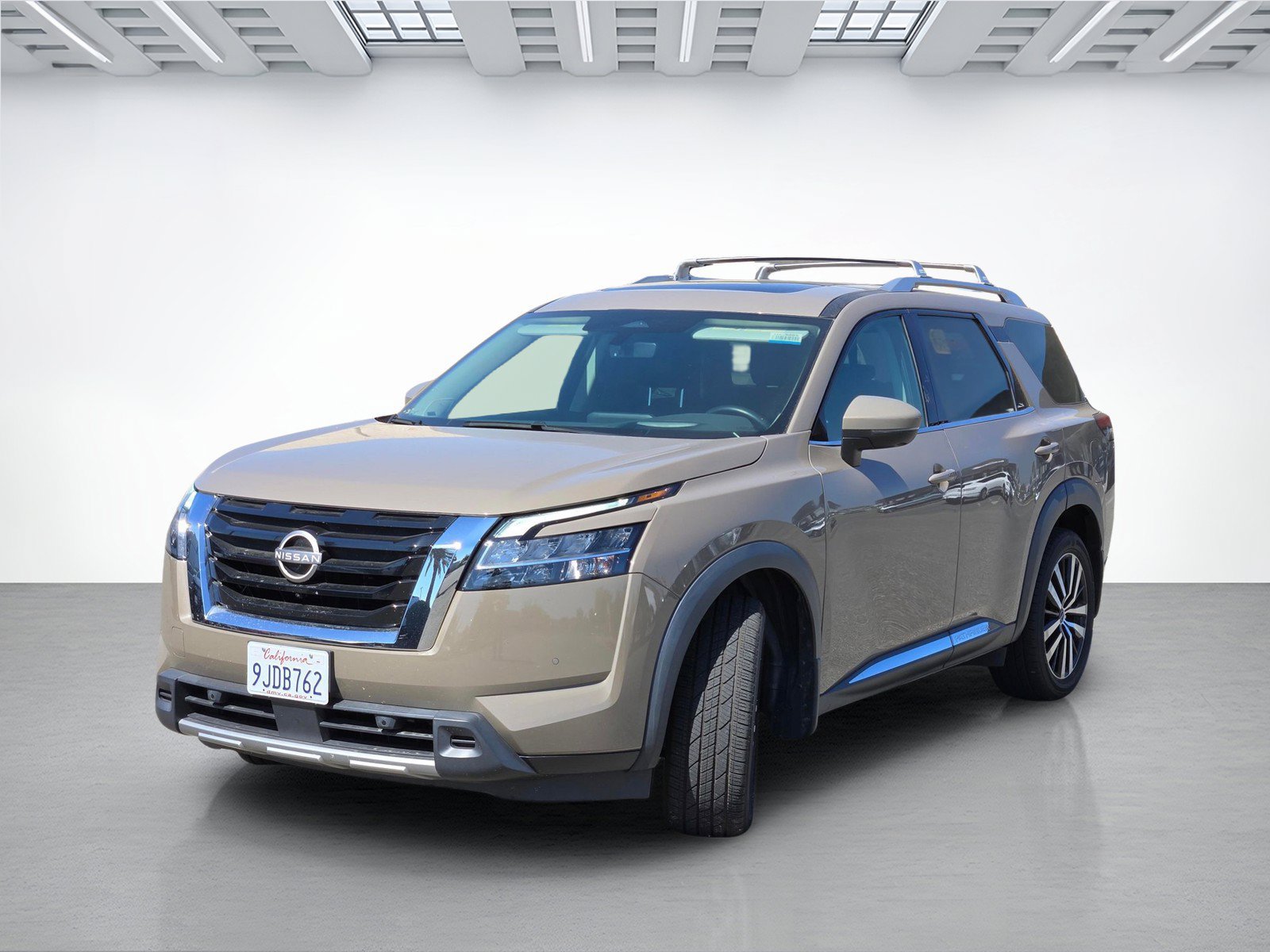 Used 2023 Nissan Pathfinder Platinum w/ Cargo Package AWD/4WD image 8