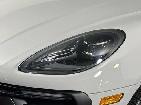 Certified 2026 Porsche Macan Turbo AWD/4WD image 28