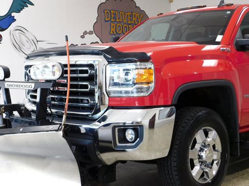 Used 2018 GMC Sierra 2500 SLE w/ HD SLE Preferred Plus Package AWD/4WD image 26