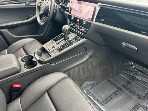 Used 2025 Porsche Macan image 16