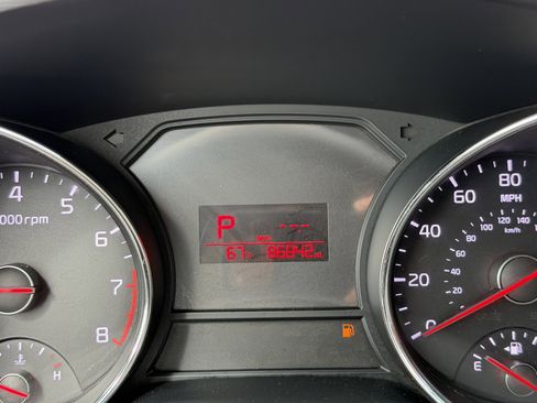 Used 2016 Kia Sedona L image 32