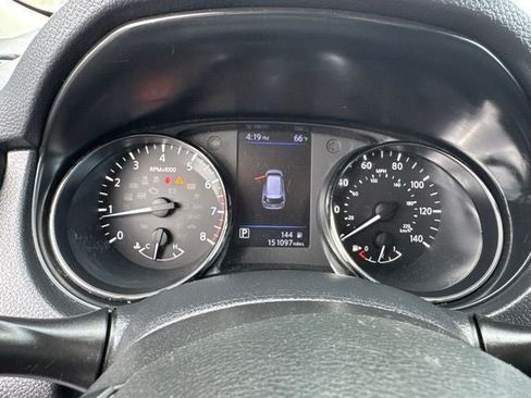 Used 2018 Nissan Rogue SV FWD image 13