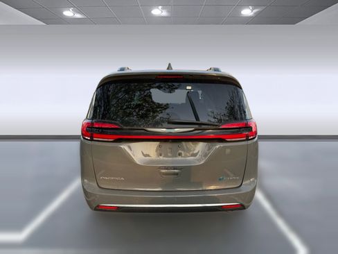 Used 2021 Chrysler Pacifica Touring-L FWD image 8