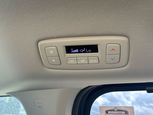 New 2026 Kia Carnival EX FWD image 22