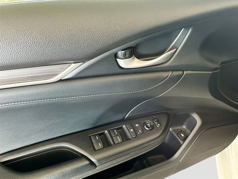 Used 2019 Honda Civic Touring image 18