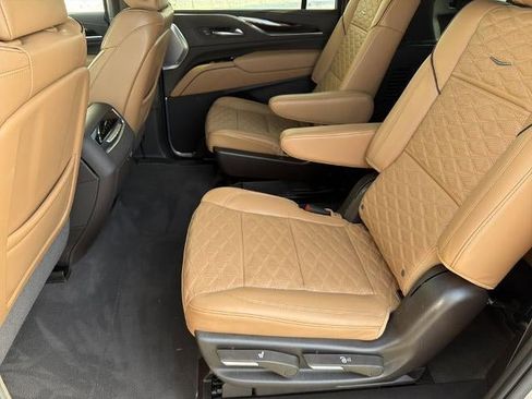 Used 2022 Cadillac Escalade ESV Premium Luxury w/ Performance Package AWD/4WD image 21