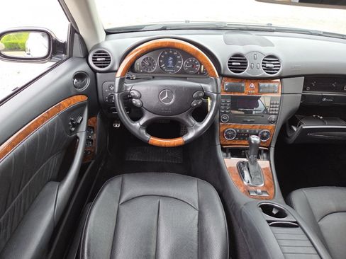 Used 2009 Mercedes-Benz CLK 550 Cabriolet image 22
