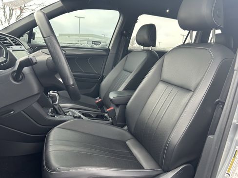 Certified 2023 Volkswagen Tiguan SE R-Line image 23