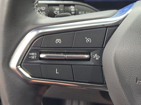 Used 2024 Chevrolet Traverse LT image 31