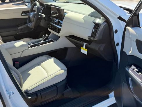 New 2026 Nissan Pathfinder SL image 27